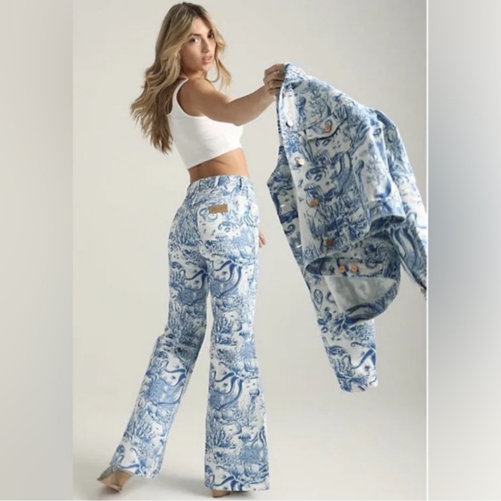 Wrangler High Rise Wanderer FLARE JEAN IN SAILING SEVEN SEAS Nautical Print - Picture 2 of 15